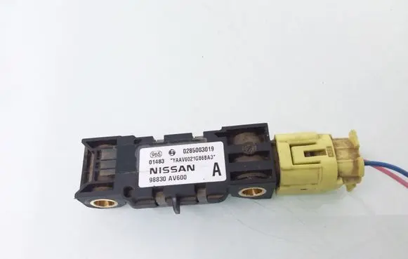 Nissan Primera Airbag deployment crash/impact sensor 98830AV600 0285003019