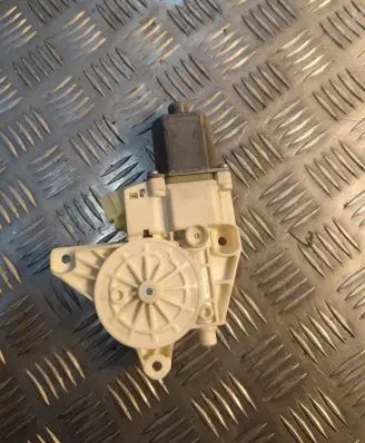 Mercedes-Benz C W204 Front door window regulator motor A2048200142