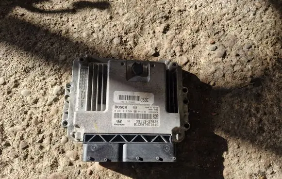 Hyundai Santa Fe Engine control unit/module 0281013584