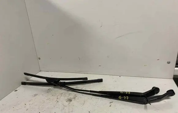 Front wiper blade arm