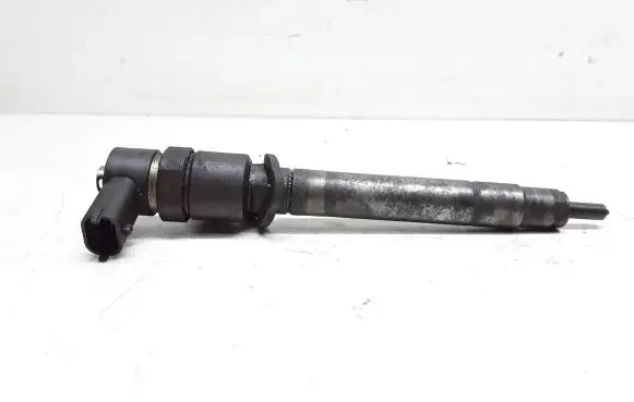 Volvo XC90 Fuel injector 30750283