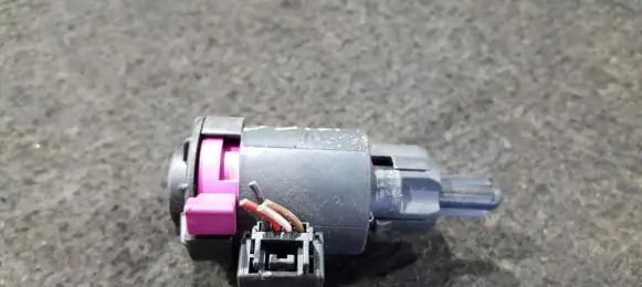 Audi A8 S8 D3 4E Brake pedal sensor switch 4F0945459A 9-1468996-3B