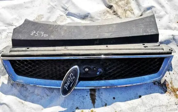 Ford Focus Front grill 4m518138ae 4m51-8138-ae