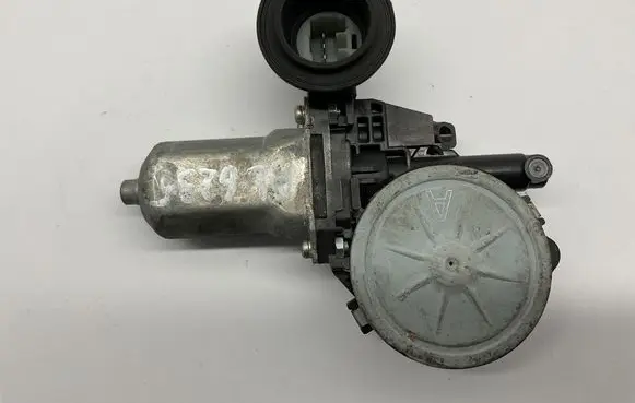 Rear door window regulator with motor