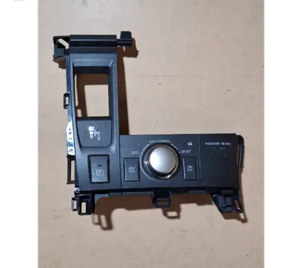 Lexus CT 200H Center console 75H281