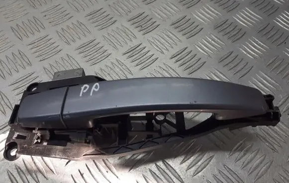 Opel Zafira B Front door exterior handle/bracket 