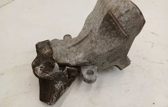 Maserati Quattroporte Engine mounting bracket 285965D