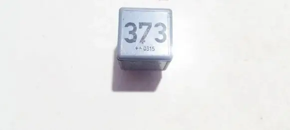 Volkswagen PASSAT B5.5 Other relay 8d0951253 v23134-b52-x301