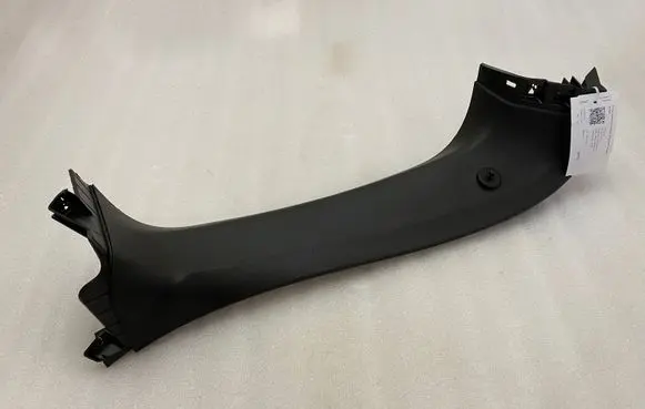 Maserati Levante Tailgate/trunk side cover trim 670040404