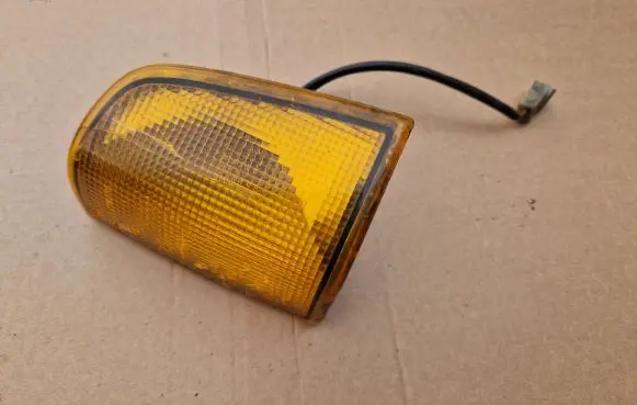 Volkswagen Jetta I Front indicator light 161953081 171953053 171953175A
