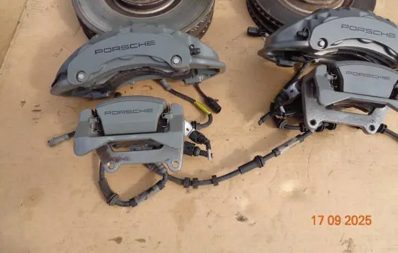 Porsche Macan (95B) Brake discs and calipers set 95B615105CA 18H293004