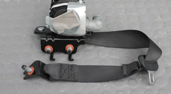 Rear seatbelt