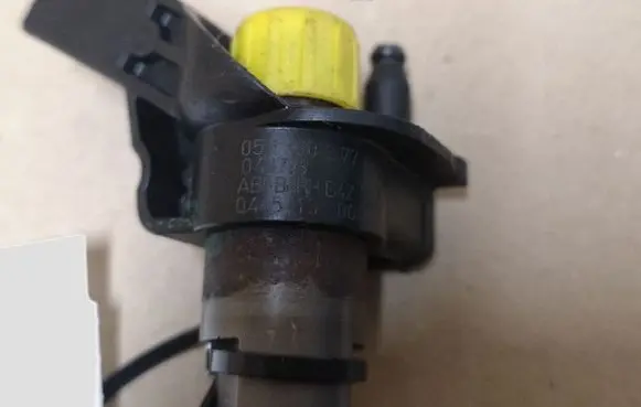 Audi A6 S6 C6 4F Fuel injector 0445115004