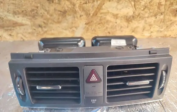 Mercedes-Benz C W204 Dash center air vent grill A2048305254 7711001