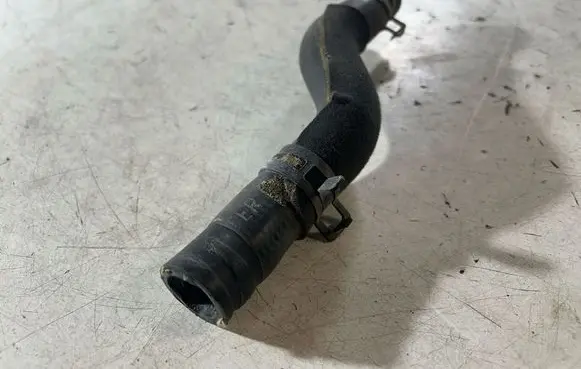 Dodge Challenger Engine coolant pipe/hose 68226098AA