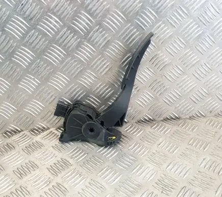 Chevrolet Malibu Accelerator throttle pedal 13237352DG 6PV009765
