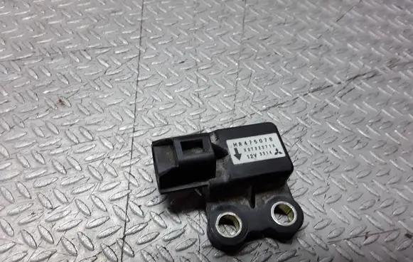 Mitsubishi Pajero Airbag deployment crash/impact sensor MR475078