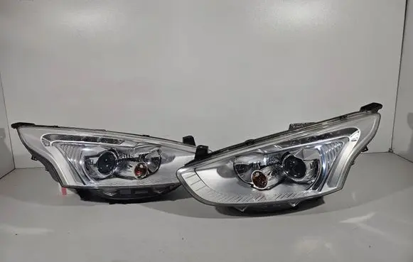 Ford B-MAX Headlights/headlamps set 