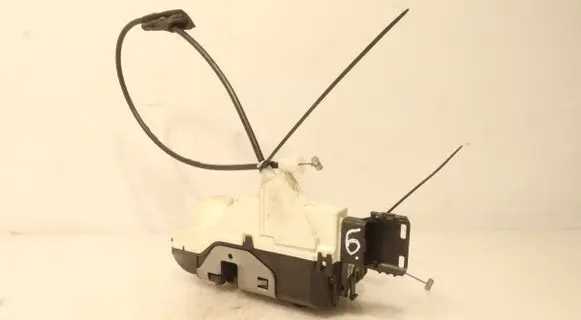 Peugeot 308 Front door lock PSA567148