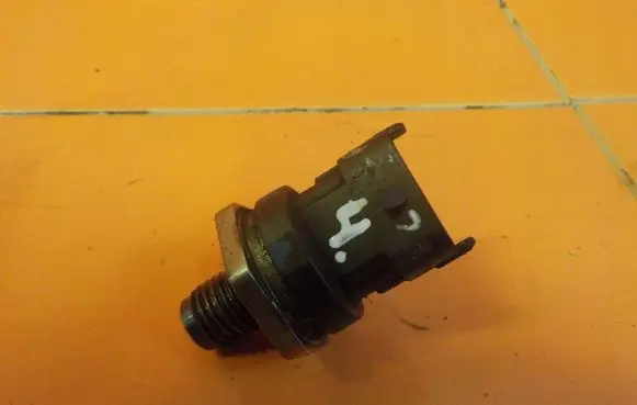 Renault Trafic II (X83) Fuel pressure sensor 8200703127