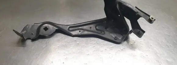 Headlight/headlamp mounting bracket