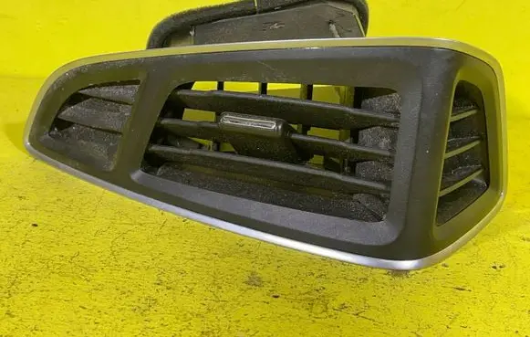 Ford Focus Dashboard side air vent grill/cover trim BM51018B09