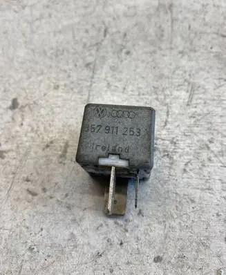 Volkswagen PASSAT B6 Other relay 357911253