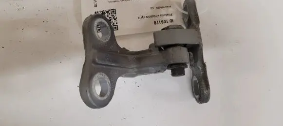Volvo V50 Front door upper hinge