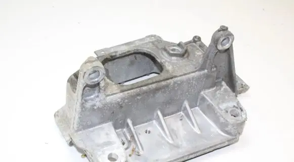 Nissan Juke I F15 Engine mounting bracket 038122