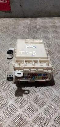 Toyota RAV 4 (XA30) Fuse module 8273042370 T18