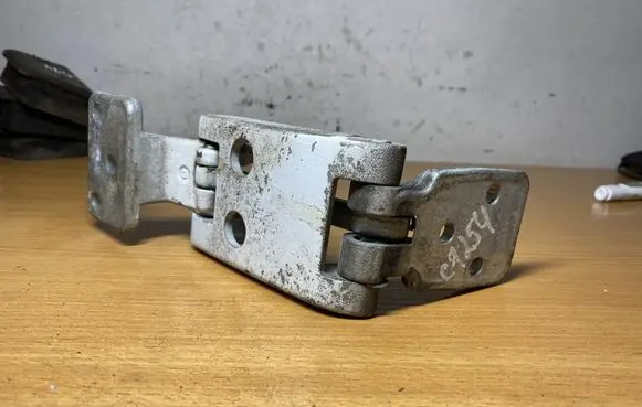 Mercedes-Benz Sprinter W906 Rear door lower hinge A9067400237 C1254
