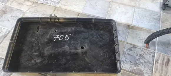 Battery tray