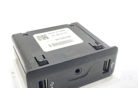 Renault Megane IV USB socket connector 280230016R