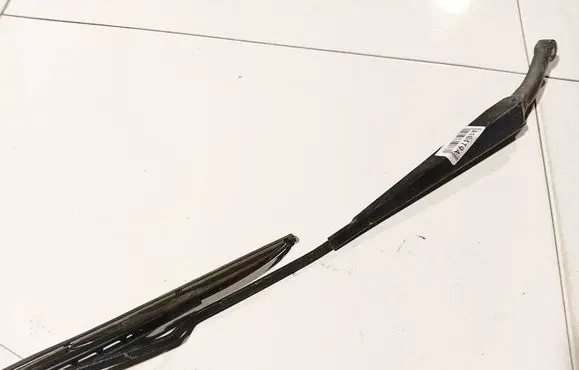 Front wiper blade arm