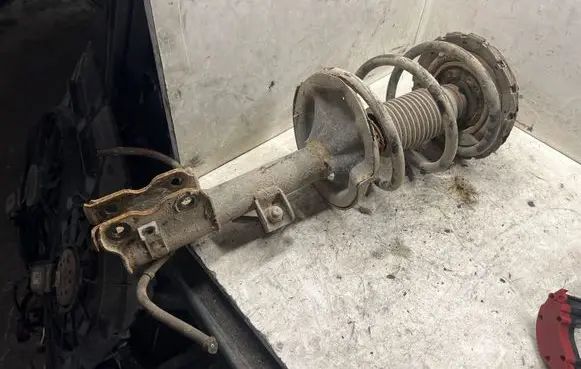 Nissan Murano Z50 Front shock absorber with coil spring
