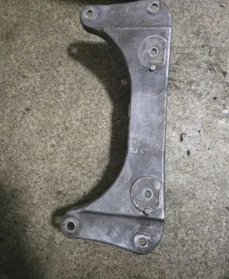 BMW 5 E39 Engine mounting bracket 1096106