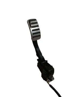 Accelerator throttle pedal