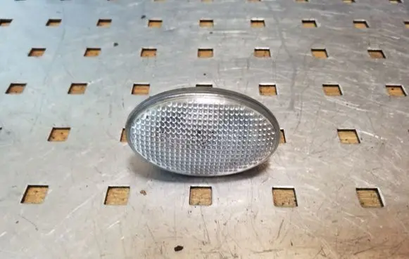 Front fender indicator light