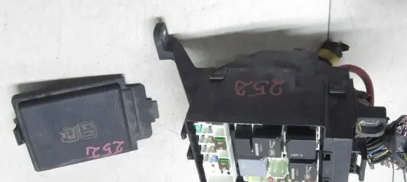 Jaguar XE Fuse module GX73-14A076-DA