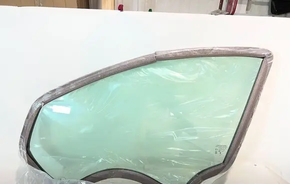 Jaguar E-Pace Front door window glass four-door J9C41064