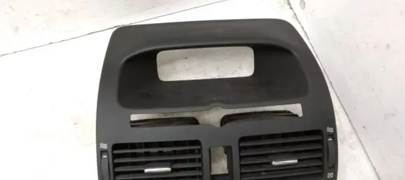 Toyota Avensis T250 Dash center air vent grill