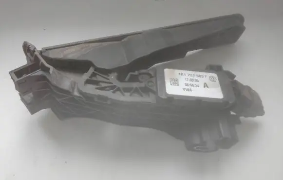 Skoda Octavia Mk2 (1Z) Accelerator throttle pedal 1K1721503P