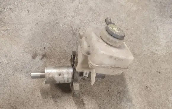 Volvo V70 Master brake cylinder 32665504
