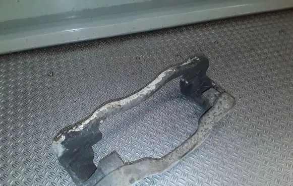 Iveco Daily 35.8 - 9 Brake caliper pad carrier rear 