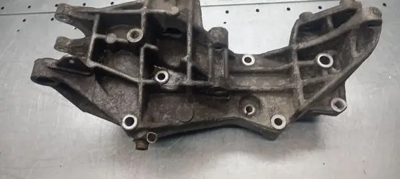 Audi A4 S4 B5 8D Engine mounting bracket