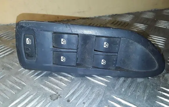 Renault Laguna II Electric window control switch 8200397302