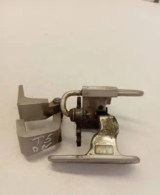 Volkswagen Transporter - Caravelle T5 Front door hinge set 7H0831412
