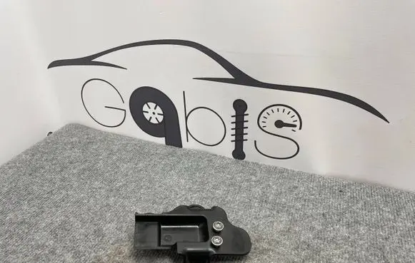 Rear door exterior handle/bracket