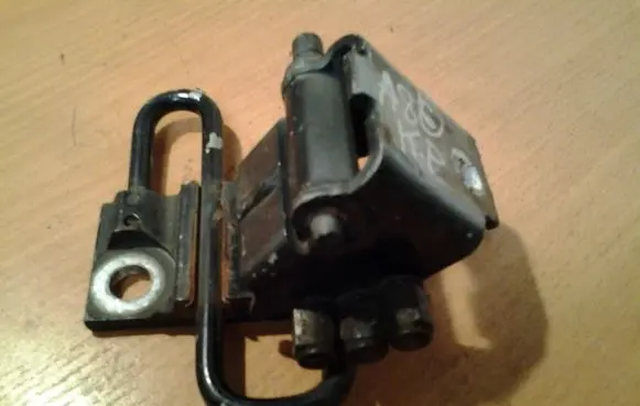 Audi A8 S8 D3 4E Front door lower hinge 