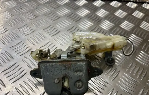 Subaru Impreza II Tailgate/trunk/boot lock/catch/latch